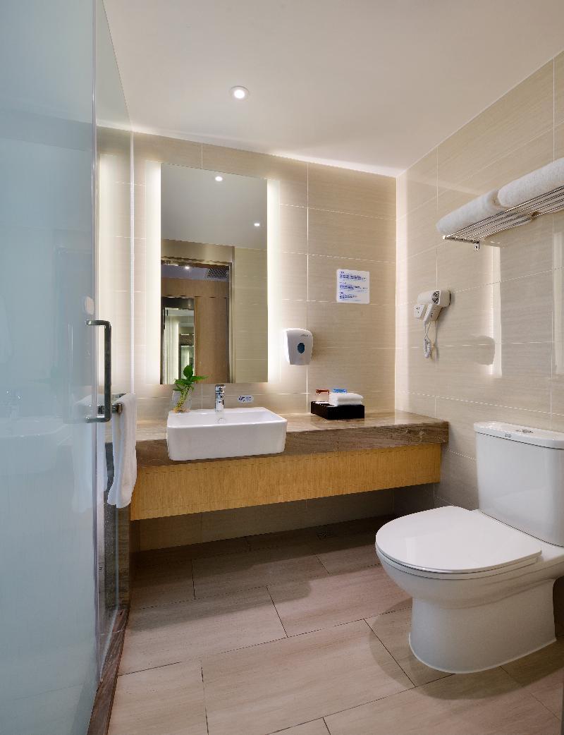 Holiday Inn Express Chengdu Tianhe Exterior photo